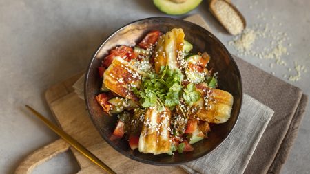 Sałatka z grillowanym halloumi