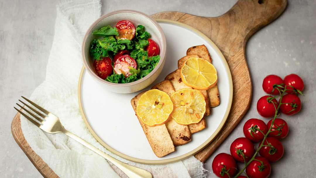 Aromatyczne tofu w przyprawach korzennych